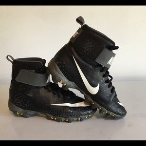 Boy 4.5y Nike cleats